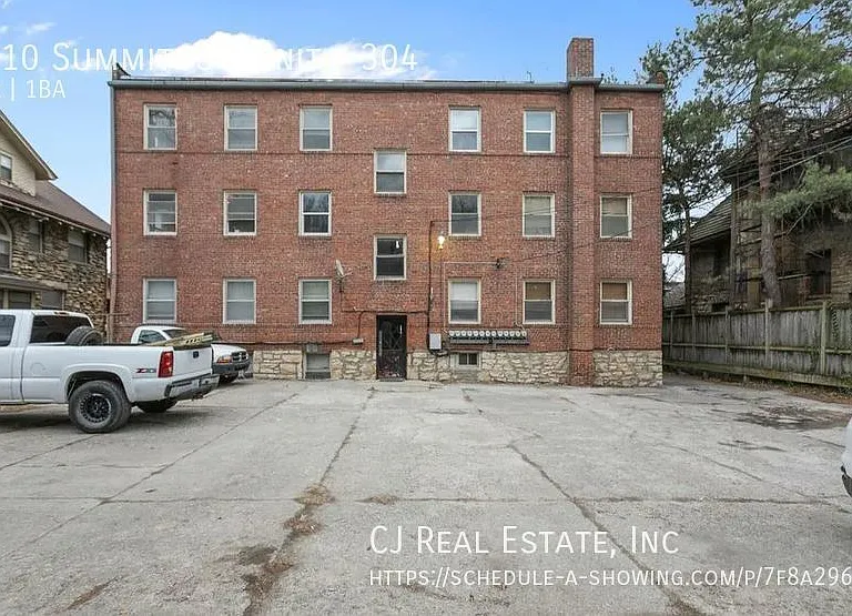 3710 Summit St #304 — Photo 2