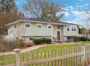 465 Pulaski Rd, Greenlawn, NY 11740