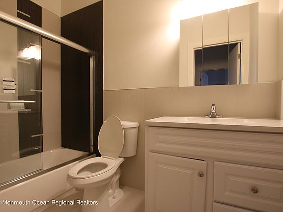 4th image of 1003 Bond St #16