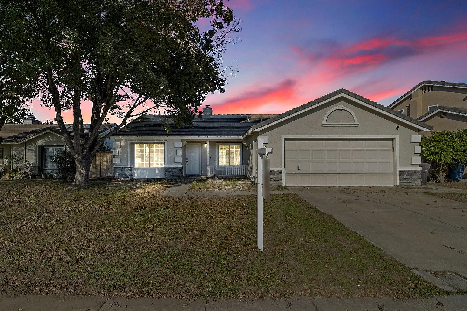 835 Agusta Dr photo 1