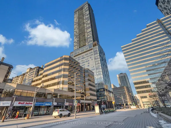 488 University Ave, Toronto, ON