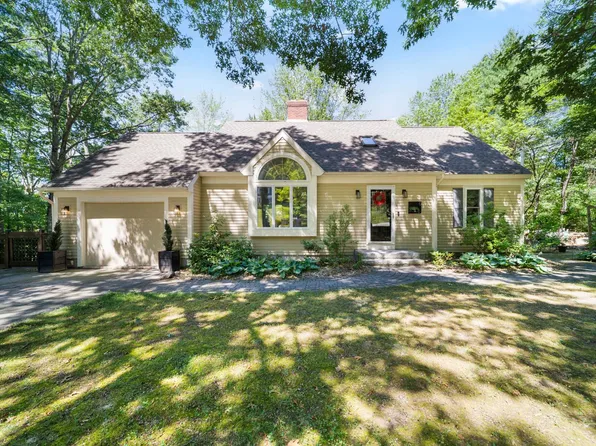 6 Lindsay Road, Hooksett, NH 03106