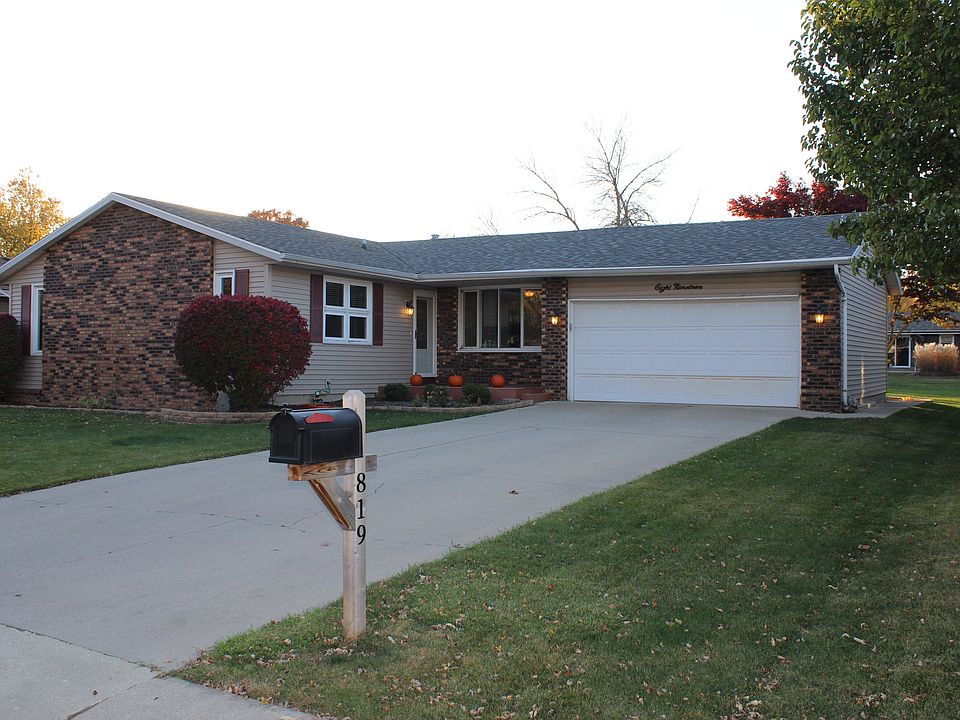1st image of 819 Heritage Dr