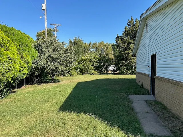 2602 E Pawnee Ave — Photo 9