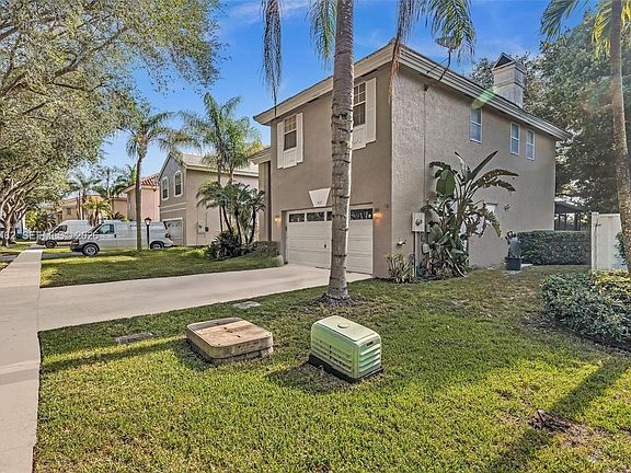 2nd image of 2927 Bogota Ave #2927