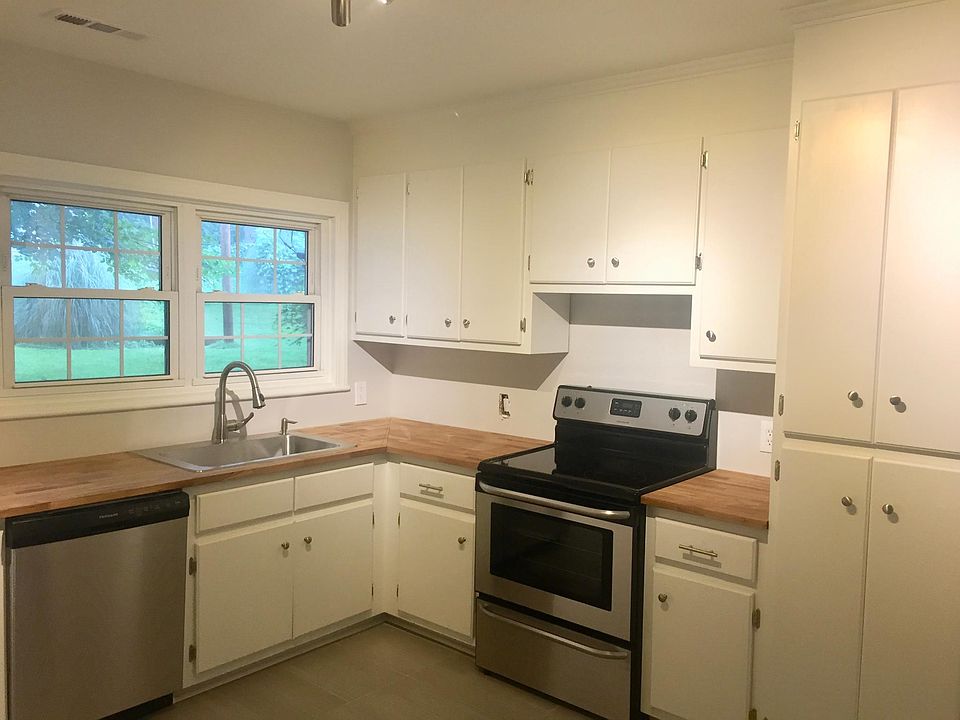 1st image of 27 McNeil Ct #27A
