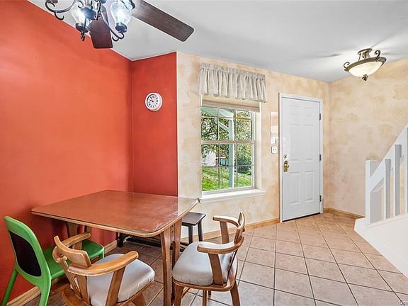 5th image of 8 Larch Ct