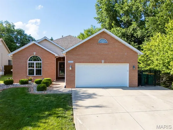 210 Fairwood Hills Rd, O'Fallon, IL 62269