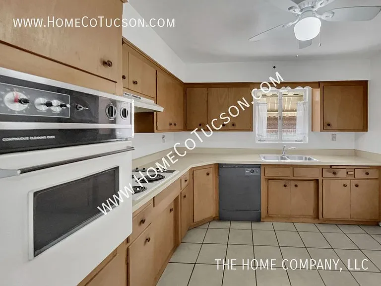 3238 E Hawthorne St — Photo 15