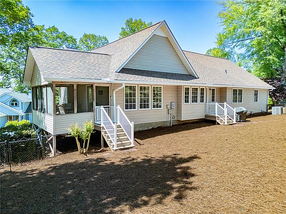 2nd image of 305 Point Place Dr