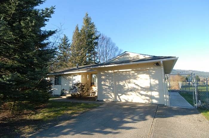 1st image of 209 Thrasher Ave NE
