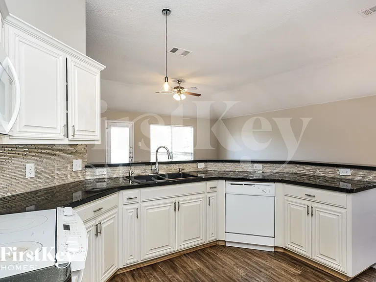 8128 Modesto Dr — Photo 5