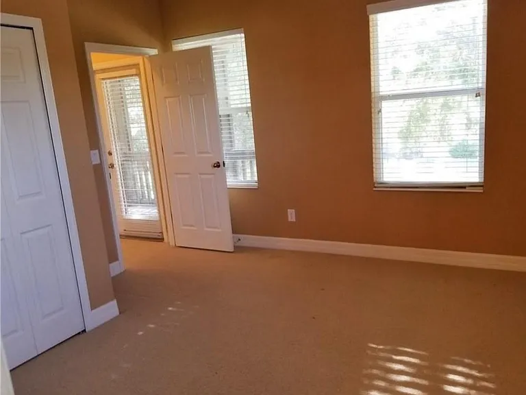 2401 S Shine Ave — Photo 10