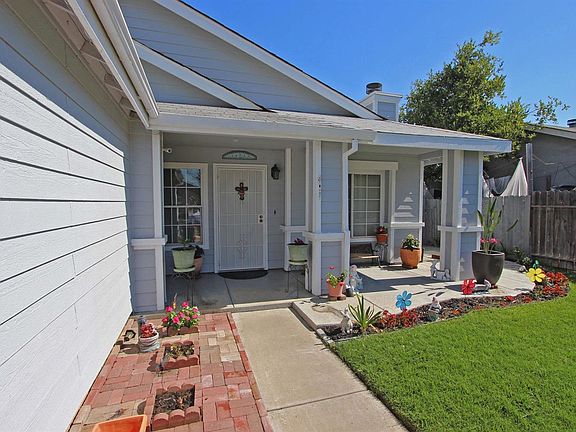 2nd image of 3607 Castlepark Dr