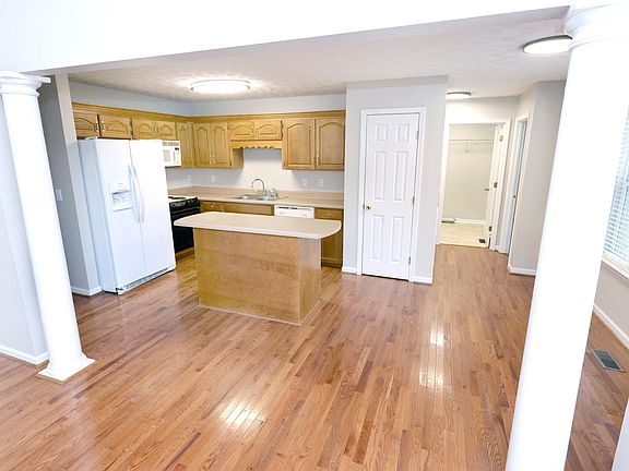 5th image of 205 Pebble Creek Dr