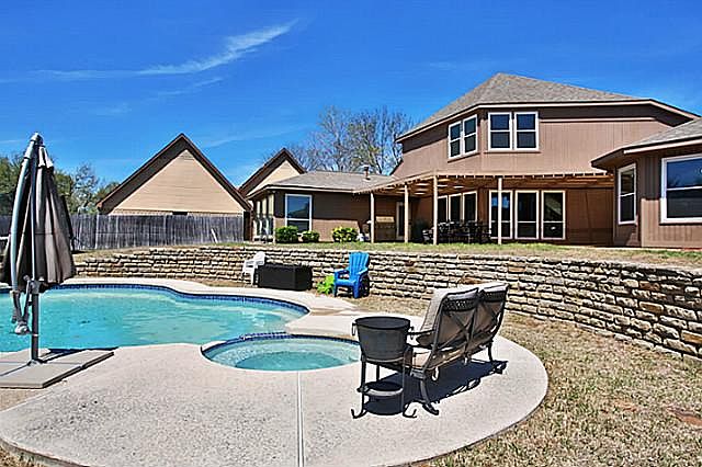 1st image of 1260 Shores Ct