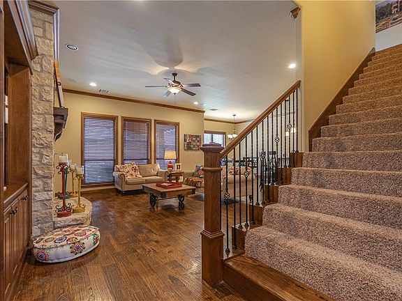 5th image of 1912 Lago Dr