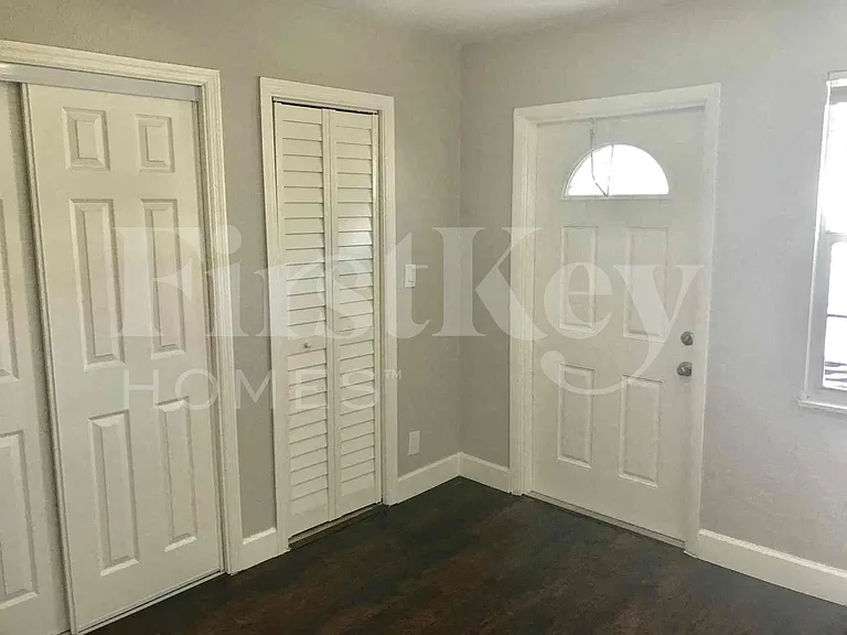 1640 NE 32nd Pl — Photo 6