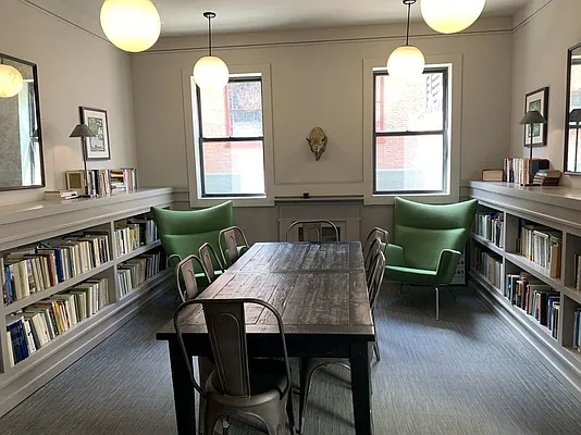 Rented by Tapiro Realty | media 25