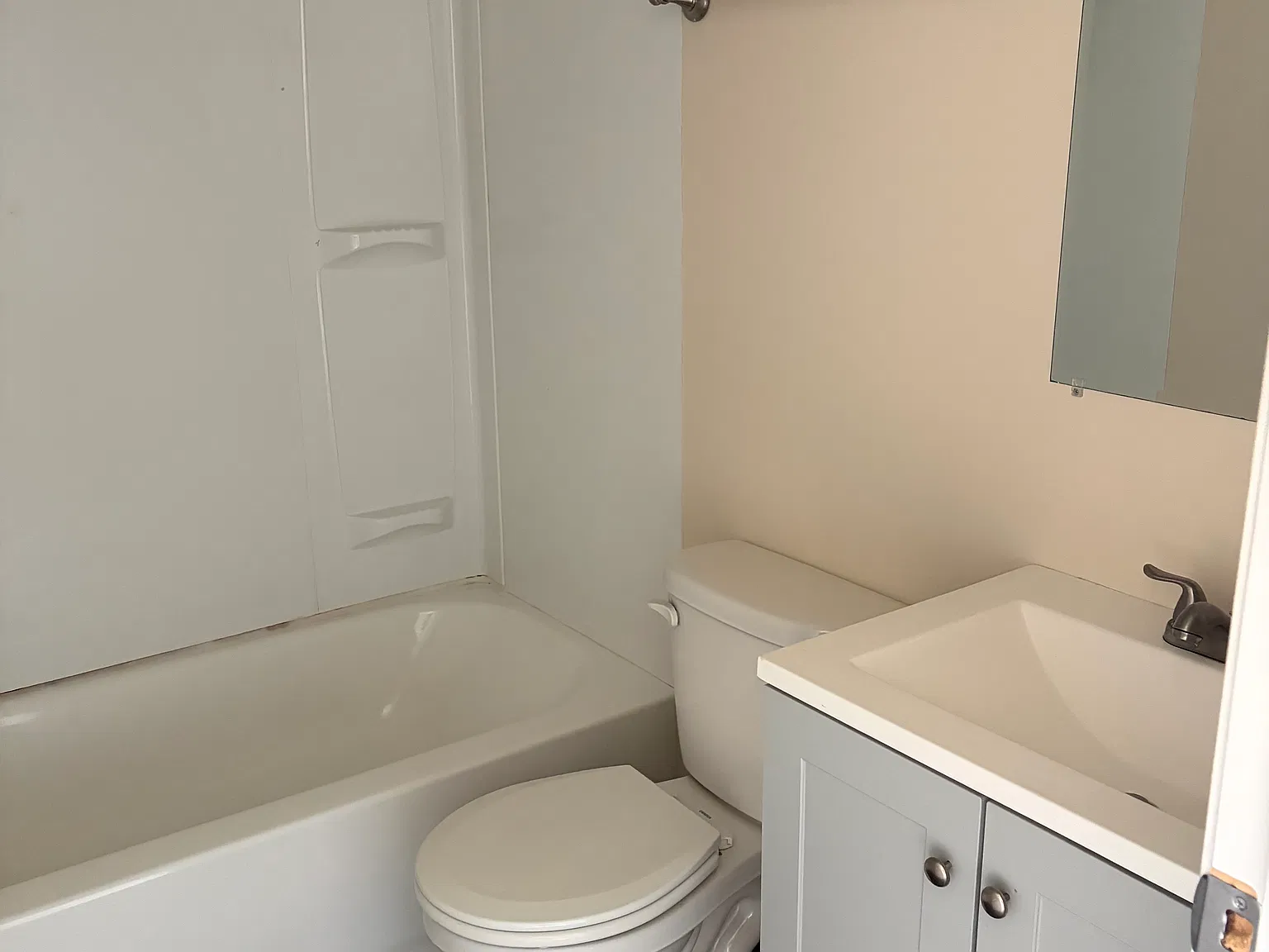 1 bed, $1,300 — Photo 4