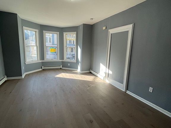 4th image of 42 Dubois St APT 1