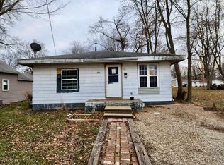 1010 E Adams St, Taylorville, IL
