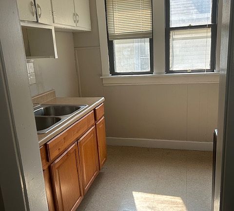 5th image of 3337 W 123rd St #2