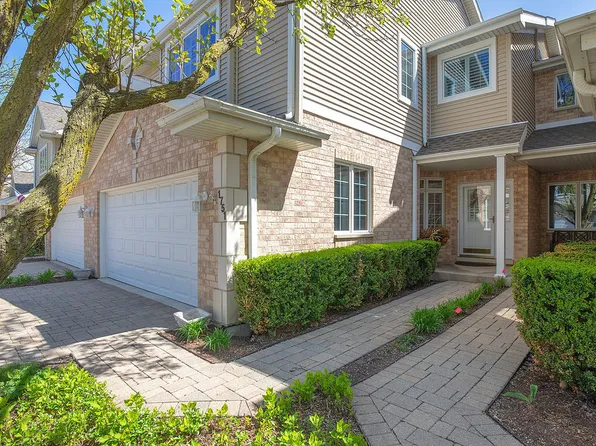 1751 Park Ridge Point, Park Ridge, IL 60068