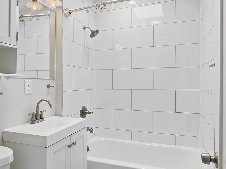 209 Douglas St NE — Photo 23
