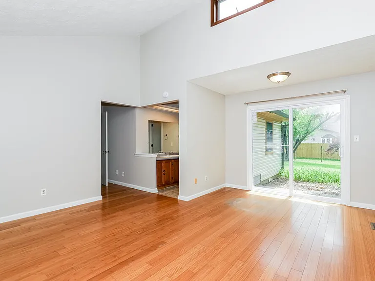 476 Spring Dr — Photo 6