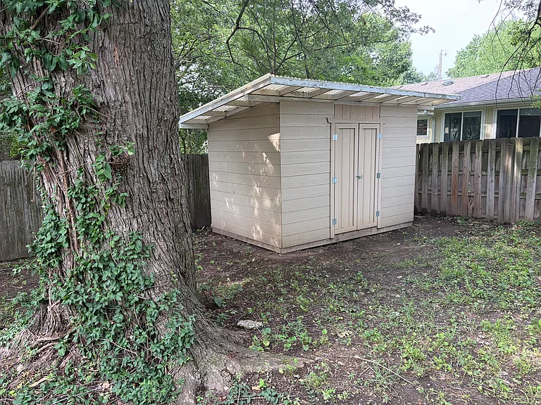 4724 Delmar St — Photo 38