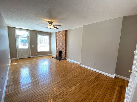 3rd image of 1153 Summit St #1155