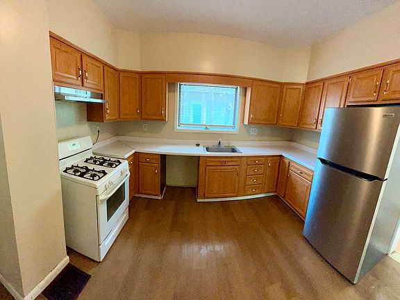3rd image of 71 Schubert St #1