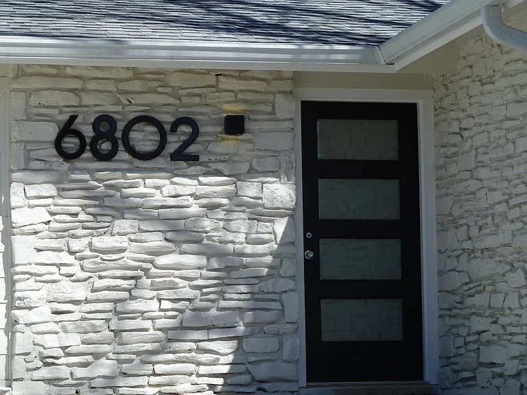 6802 La Salle Dr — Photo 2