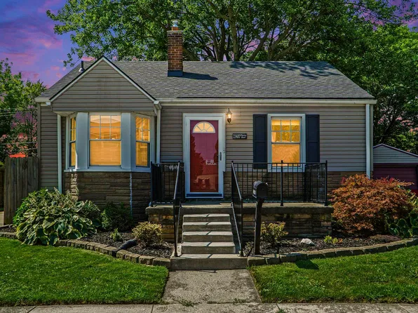 22400 Maxine St, Saint Clair Shores, MI 48080