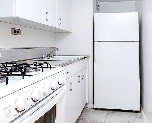 5th image of 310 E 70th St APT 10G
