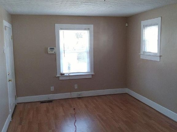 3rd image of 103 N 38th St APT 1