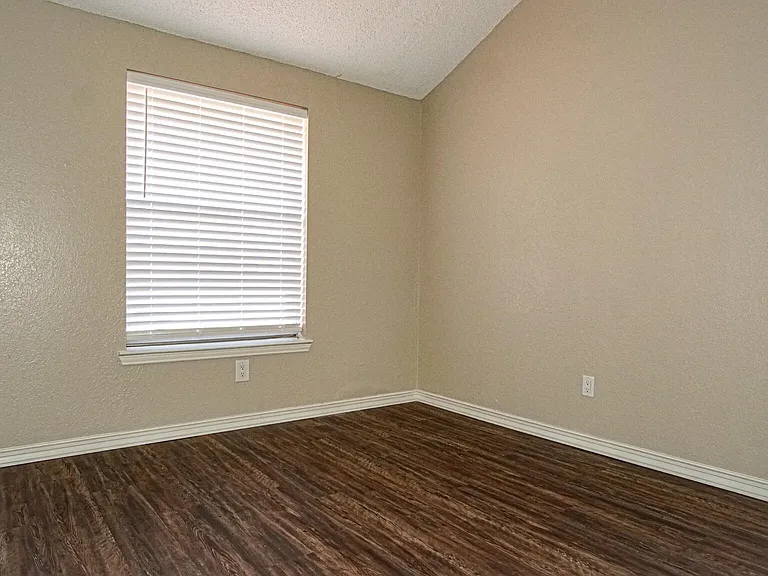 4553 Gen Maloney Cir — Photo 11