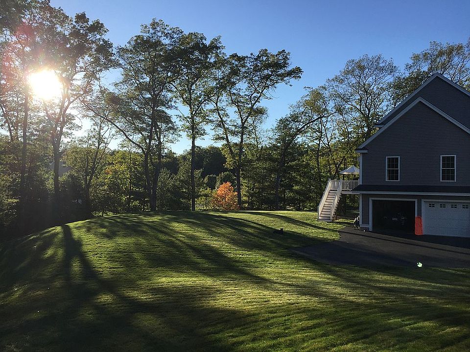 2nd image of 15 Oak Ledge Cir