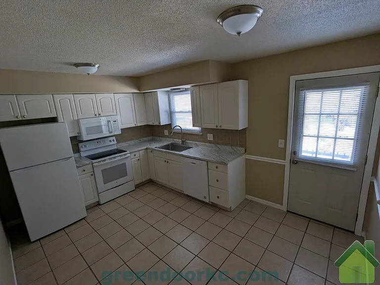 8917 Haskins St — Photo 5
