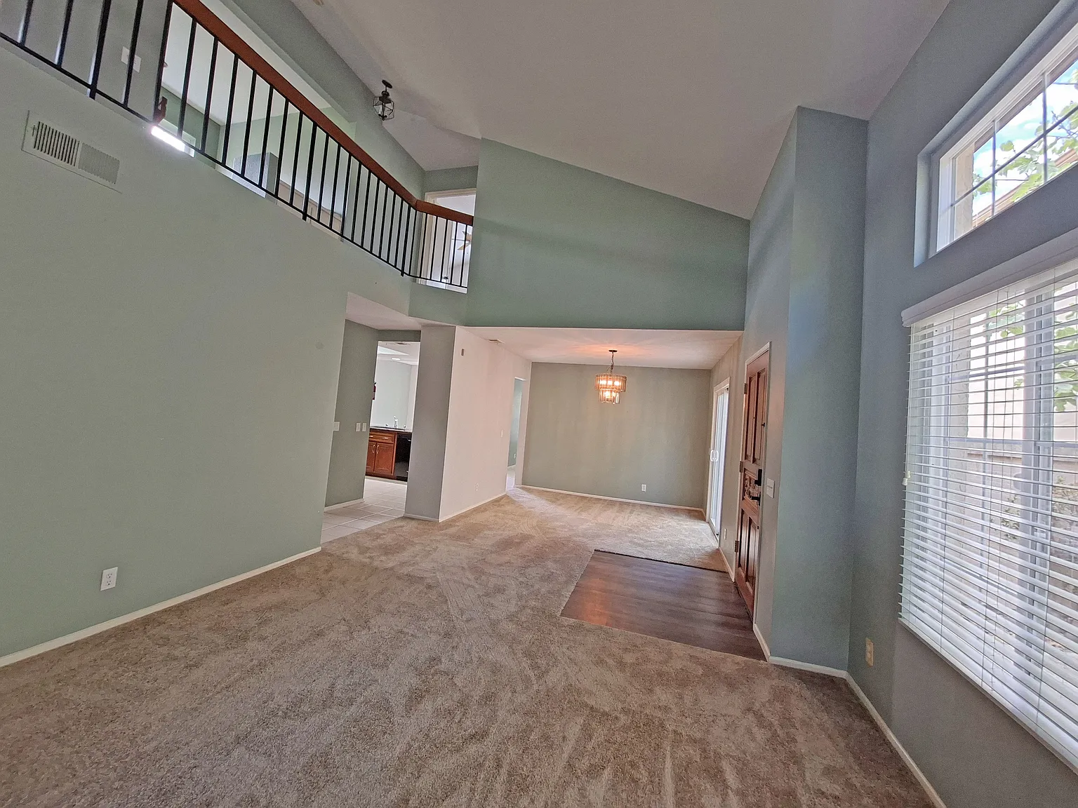 4 bed, 2.5 bath, 1832 sqft, $4,500 — Photo 3