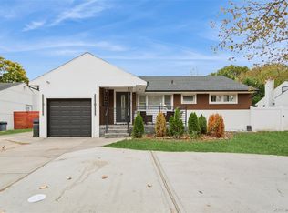 84 Rosedale Rd, Valley Stream, NY 11581