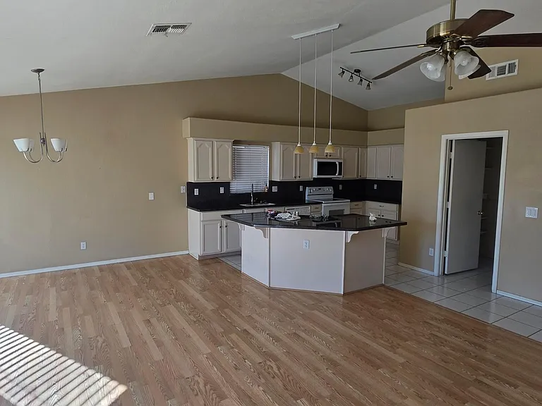 9163 W Davis Rd — Photo 9