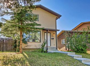 1451 E Berkley Dr NW, Calgary, AB T3K1T6