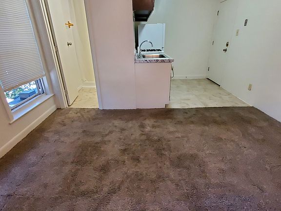 2nd image of 32 Kinsley St #6