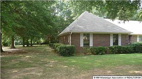 3rd image of 3721 Hillsdale Dr