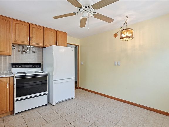 4th image of 57 Allen Ave