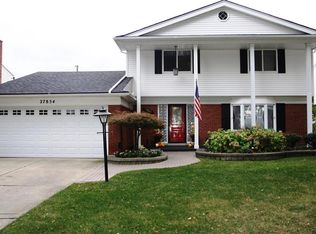 27854 Flanders Ave, Warren, MI