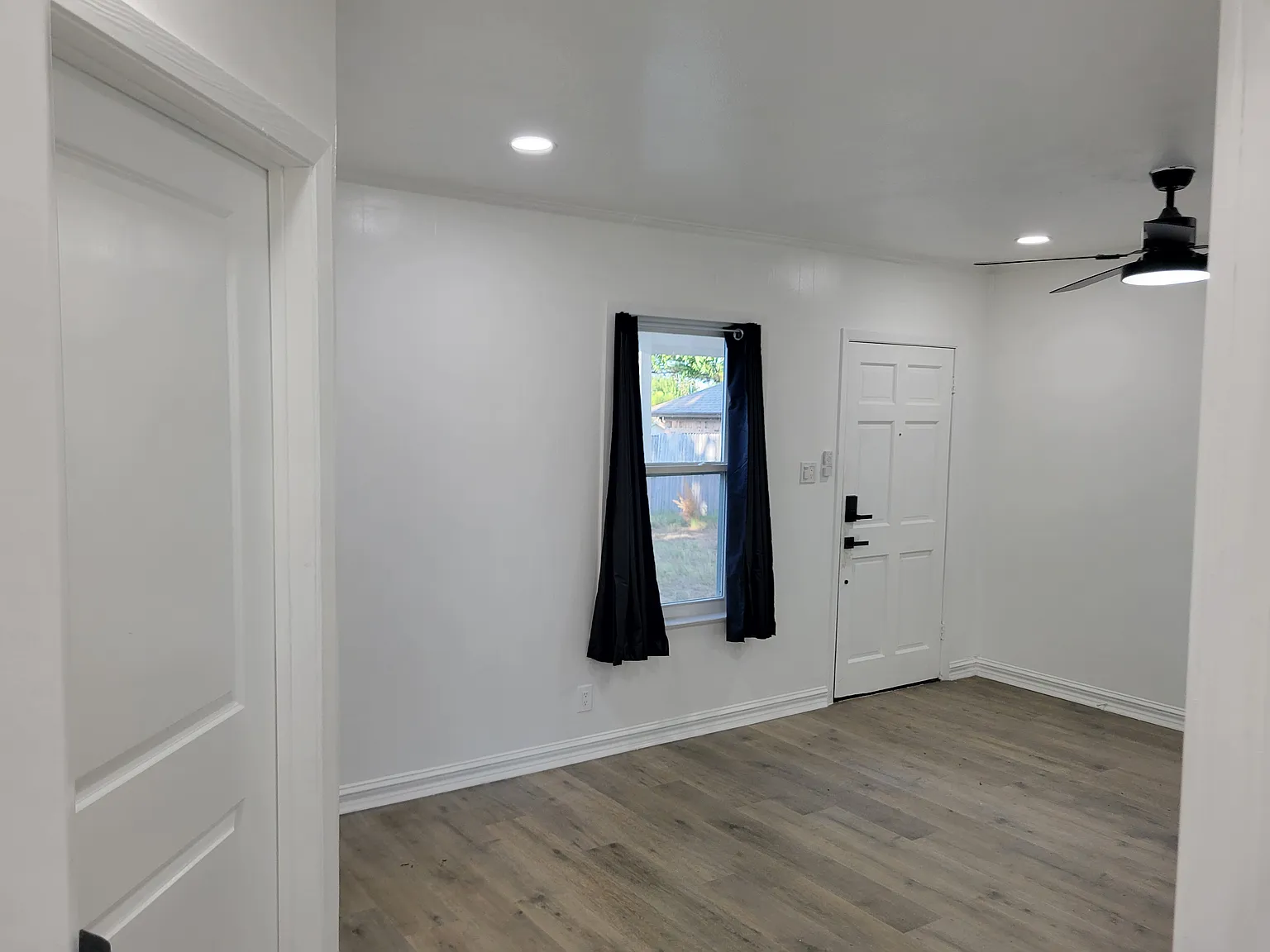 5 bed, 1521 sqft, $693 — Photo 2