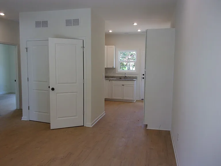 184 Long St — Photo 2